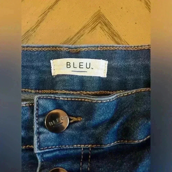 Bleu Denim & Design Co Cut-Off Shorts Button Fly Sz 12 Stretchy raw hem like new - Picture 4 of 8